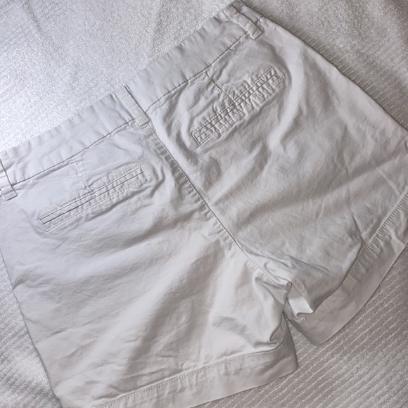 Old Navy size 4 White Everyday Short, 3” inseams - Picture 3 of 4